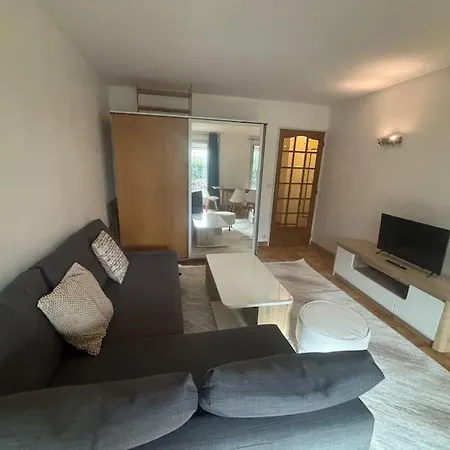Apartament F2 Avec Terrasse, Parking Gratuit *