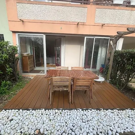 F2 Avec Terrasse, Parking Gratuit *