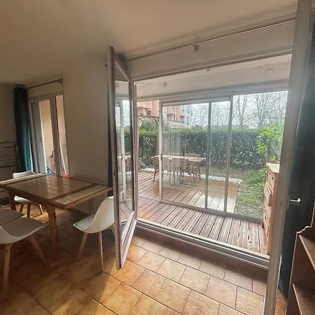 F2 Avec Terrasse, Parking Gratuit Apartament