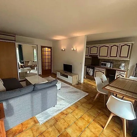 F2 Avec Terrasse, Parking Gratuit Apartment Guyancourt
