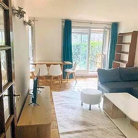 Apartment F2 Avec Terrasse, Parking Gratuit *